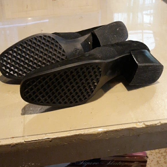 Women's 8 1/2 m suede small heel shoe - Picture 6 of 8